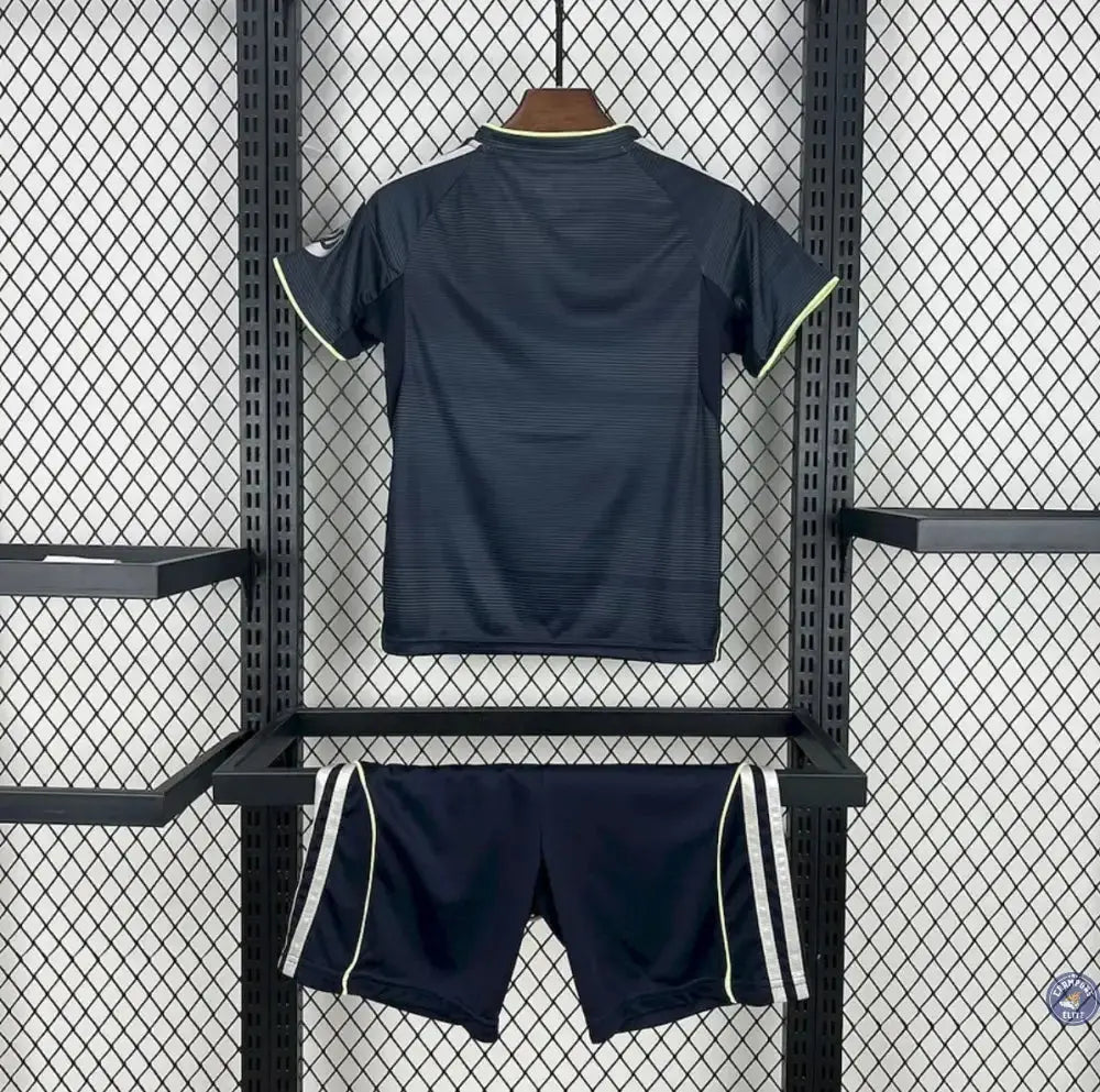 Kits Enfants Real Madrid 2025/26 Extérieur